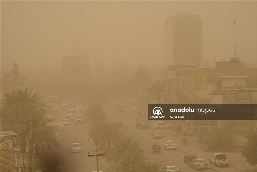عاصفة رملية تضرب العراق