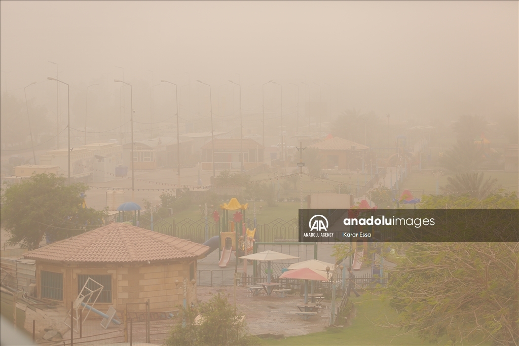 عاصفة رملية تضرب العراق