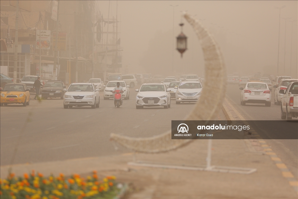 عاصفة رملية تضرب العراق