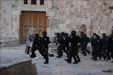 ادامه یورش پلیس اسرائیل به مسجدالاقصی