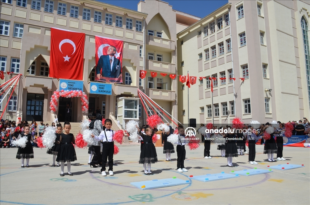 الاحتفالات تعم المدن التركية بمناسبة عيد الطفولة