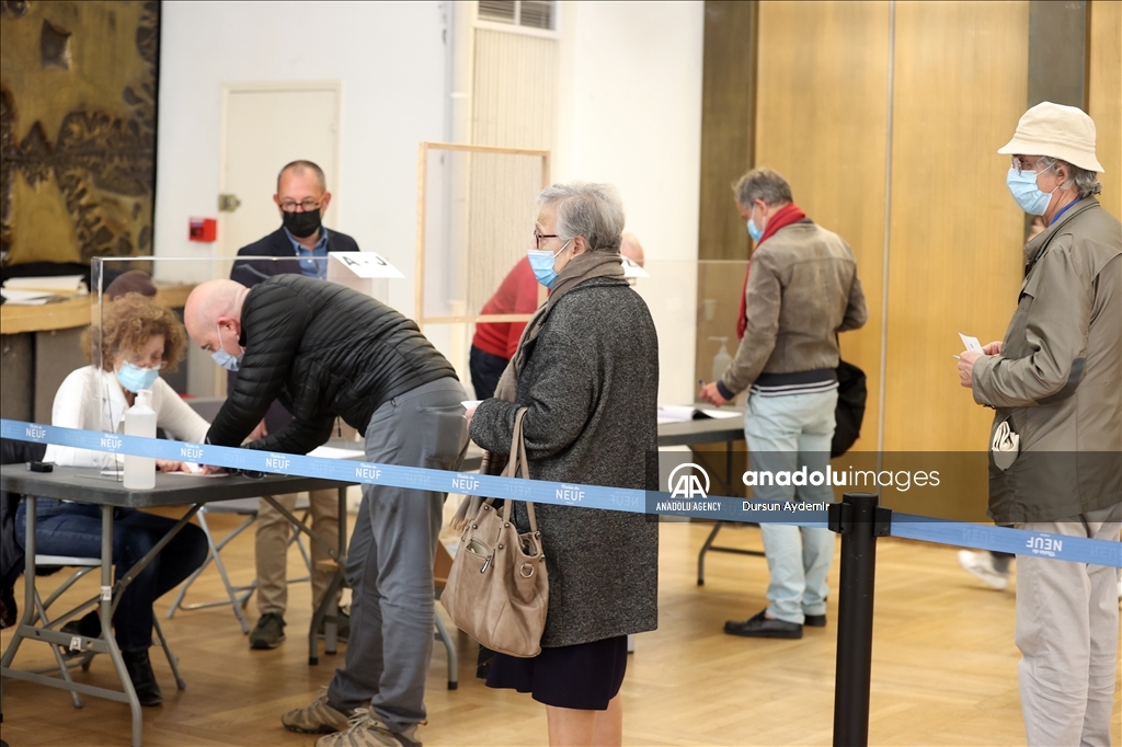 Voting starts in 2nd round of French presidential election