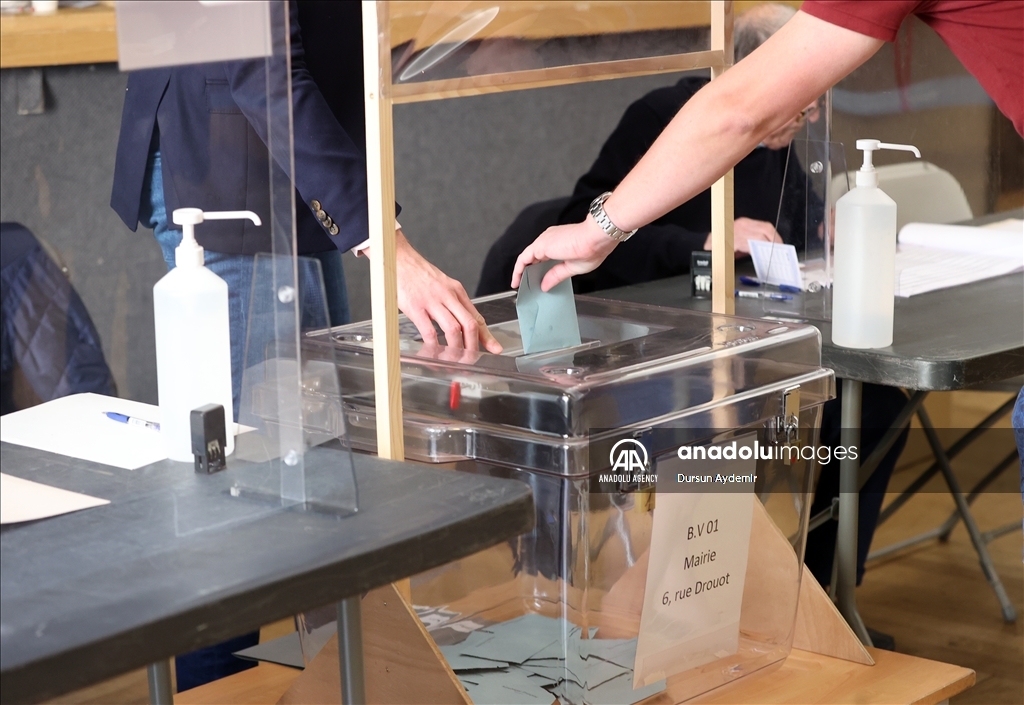 Voting starts in 2nd round of French presidential election