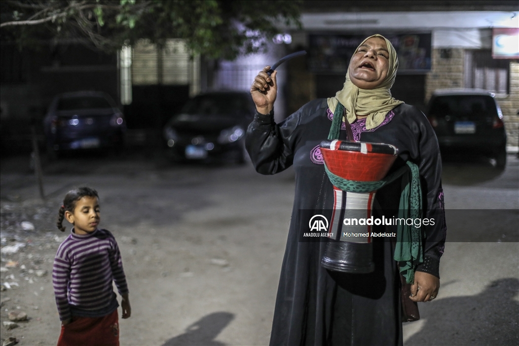 مسحراتي منقراتي بنده وأنادي على ولاد بلادي