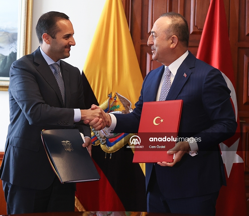 El ministro de Relaciones Exteriores de Turquía, Mevlut Cavusoglu, en Ecuador