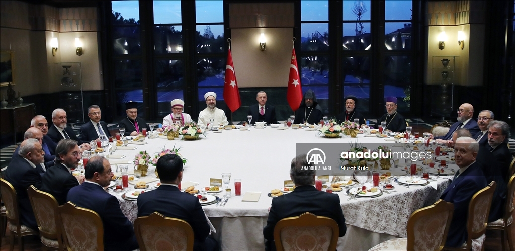Cumhurbaşkanı Erdoğan dini azınlık temsilcileriyle iftarda bir araya geldi