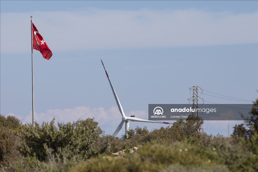 Çeşme'deki rüzgar türbinleri