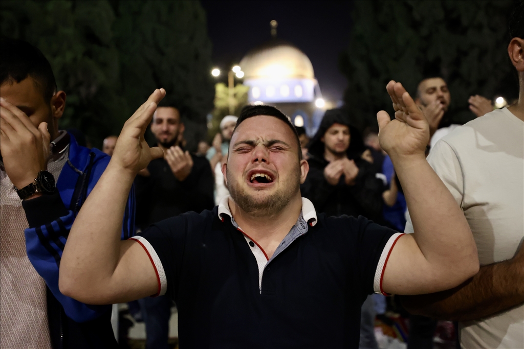 Rreth 250 mijë muslimanë u dyndën në Xhaminë Al-Aksa për Natën e Kadrit