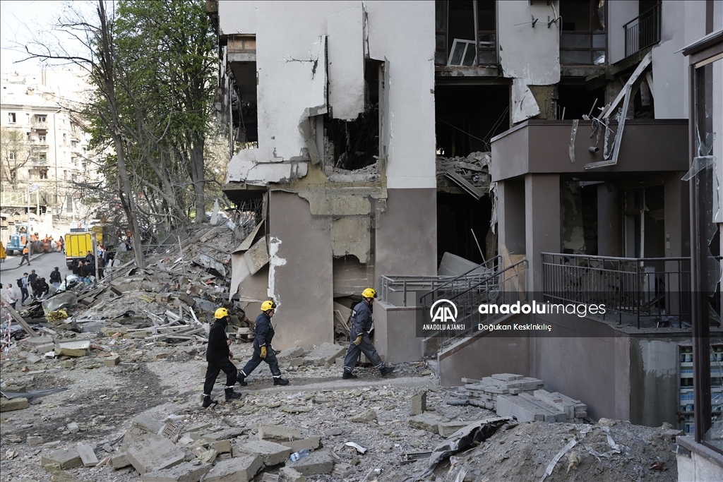 Ukrayna'nın başkenti Kiev'de sivillerin yaşadığı bina vuruldu