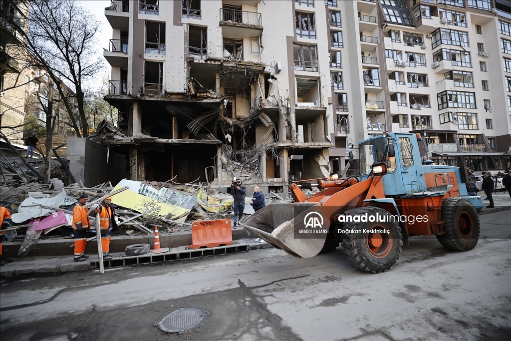 Ukrayna'nın başkenti Kiev'de sivillerin yaşadığı bina vuruldu