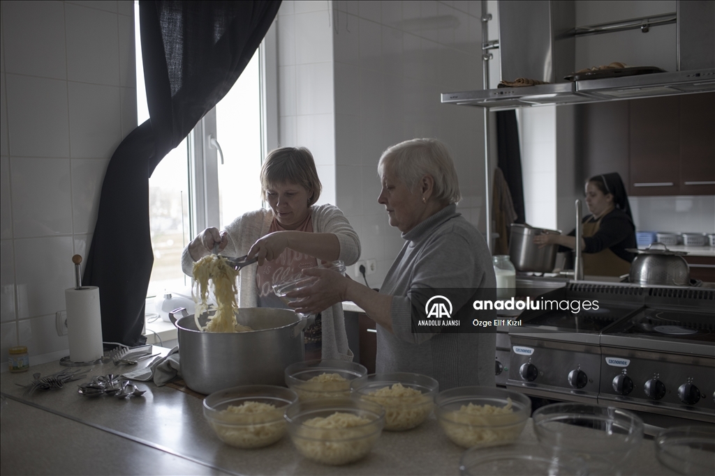 Manastır, savaş mağdurlarının sığınağı oldu