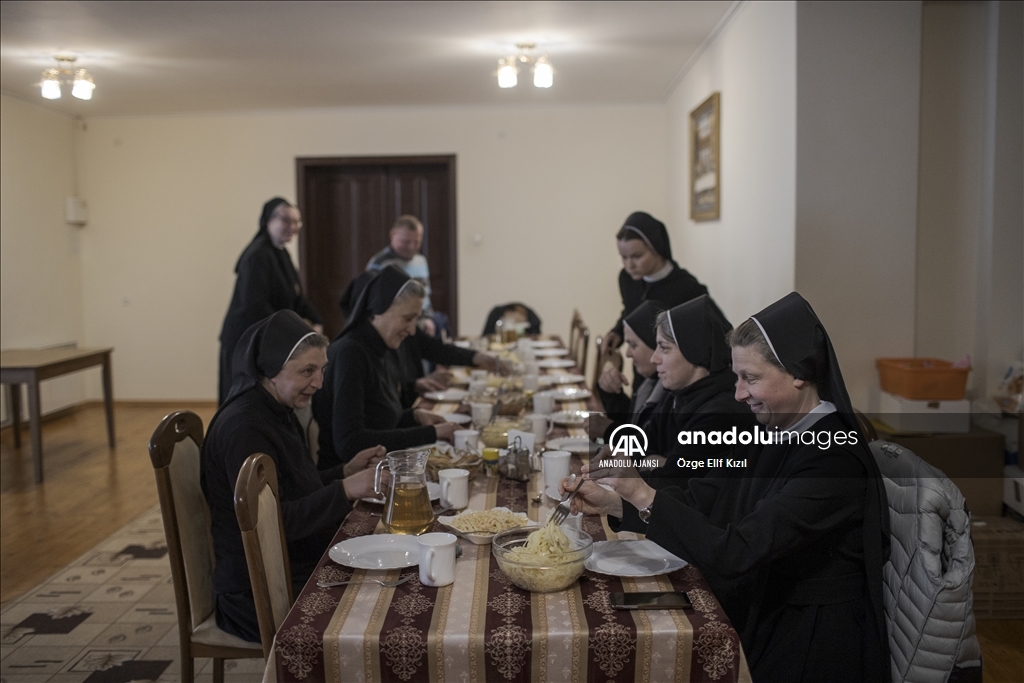 Manastır, savaş mağdurlarının sığınağı oldu