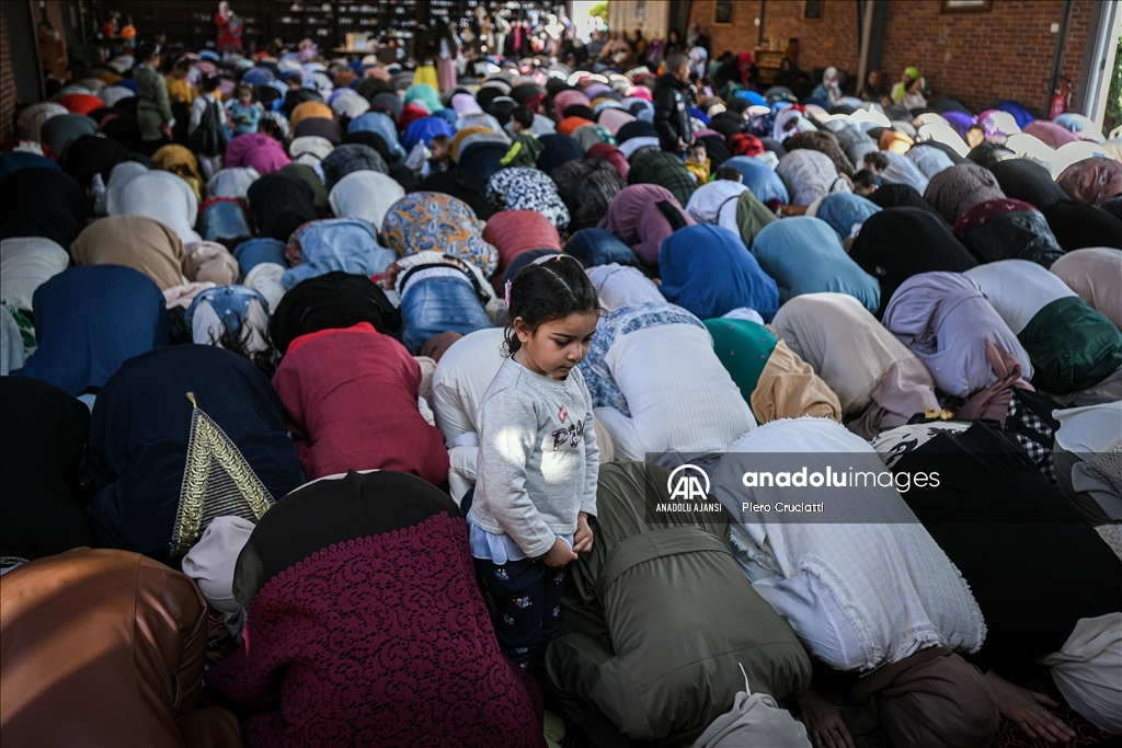 İtalya'da Ramazan Bayramı namazı kılındı​​​​​​​