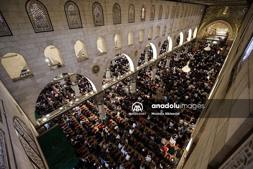Fieles musulmanes en Jerusalén se congregaron en el complejo de la mezquita de Al-Aqsa para celebrar el Eid al-Fitr