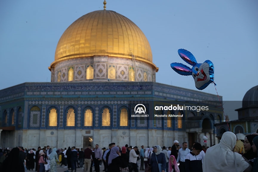 Fieles musulmanes en Jerusalén se congregaron en el complejo de la mezquita de Al-Aqsa para celebrar el Eid al-Fitr