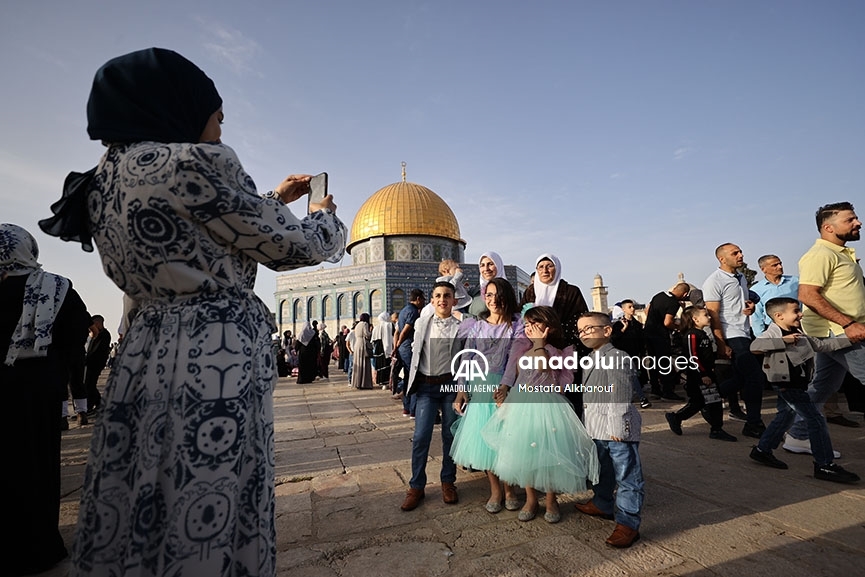 Fieles musulmanes en Jerusalén se congregaron en el complejo de la mezquita de Al-Aqsa para celebrar el Eid al-Fitr
