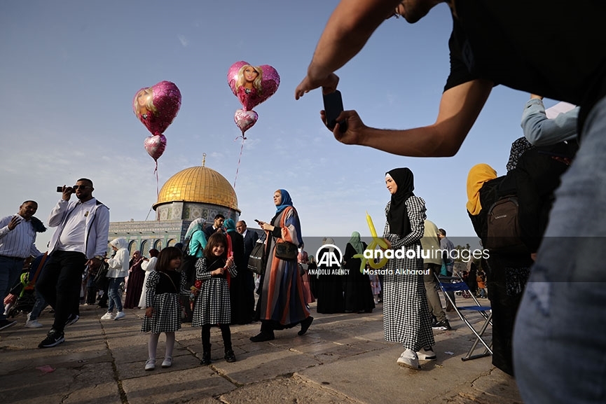 Fieles musulmanes en Jerusalén se congregaron en el complejo de la mezquita de Al-Aqsa para celebrar el Eid al-Fitr