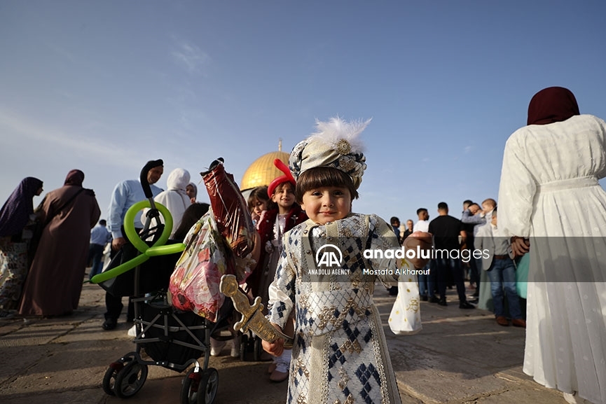 Fieles musulmanes en Jerusalén se congregaron en el complejo de la mezquita de Al-Aqsa para celebrar el Eid al-Fitr
