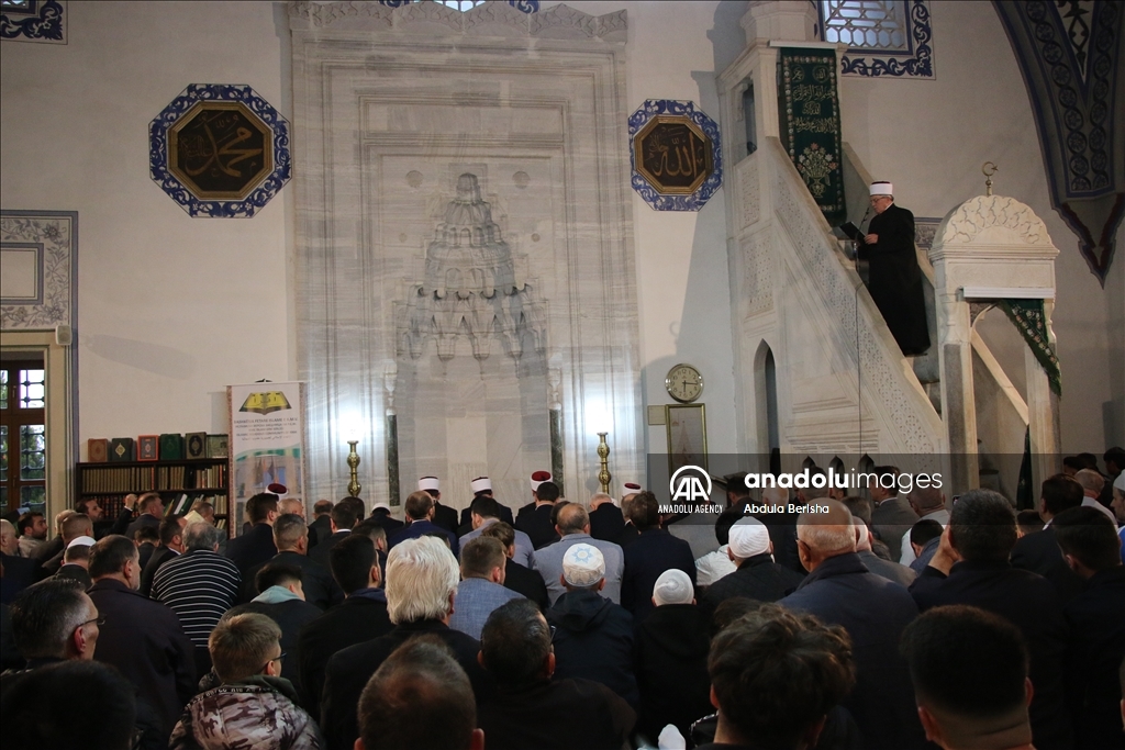 Maqedoni e Veriut, besimtarët muslimanë falin namazin e Fitër Bajramit