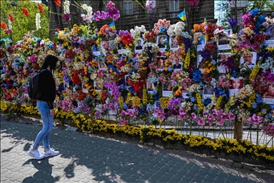 Memorial de flores para las víctimas de los ataques rusos en Ucrania