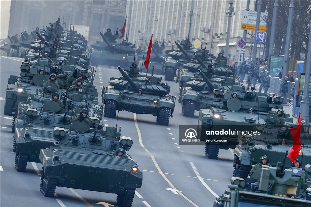 Latihan parade militer Hari Kemenangan di Moskow