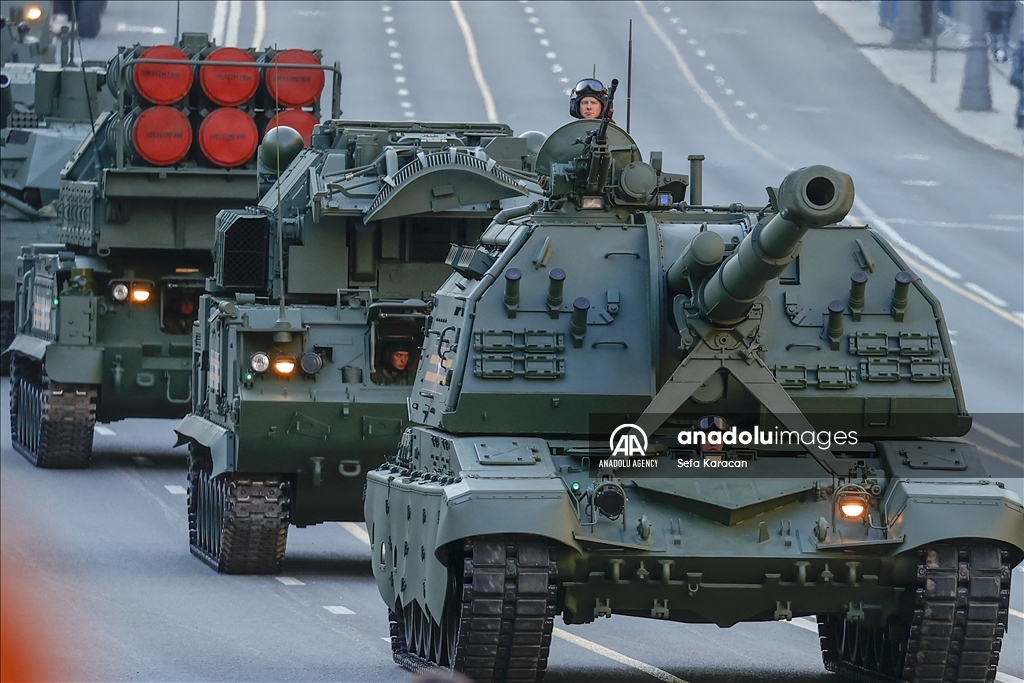 Latihan parade militer Hari Kemenangan di Moskow