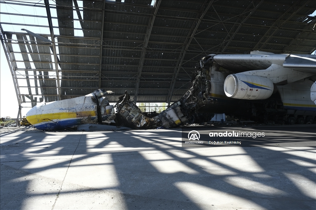 Rusya'nın vurduğu Ukrayna'daki Antonov An-225 tipi uçak