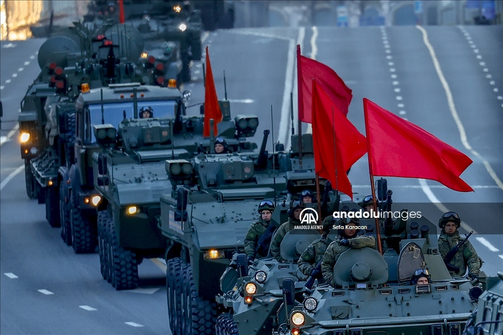 Latihan parade militer Hari Kemenangan di Moskow