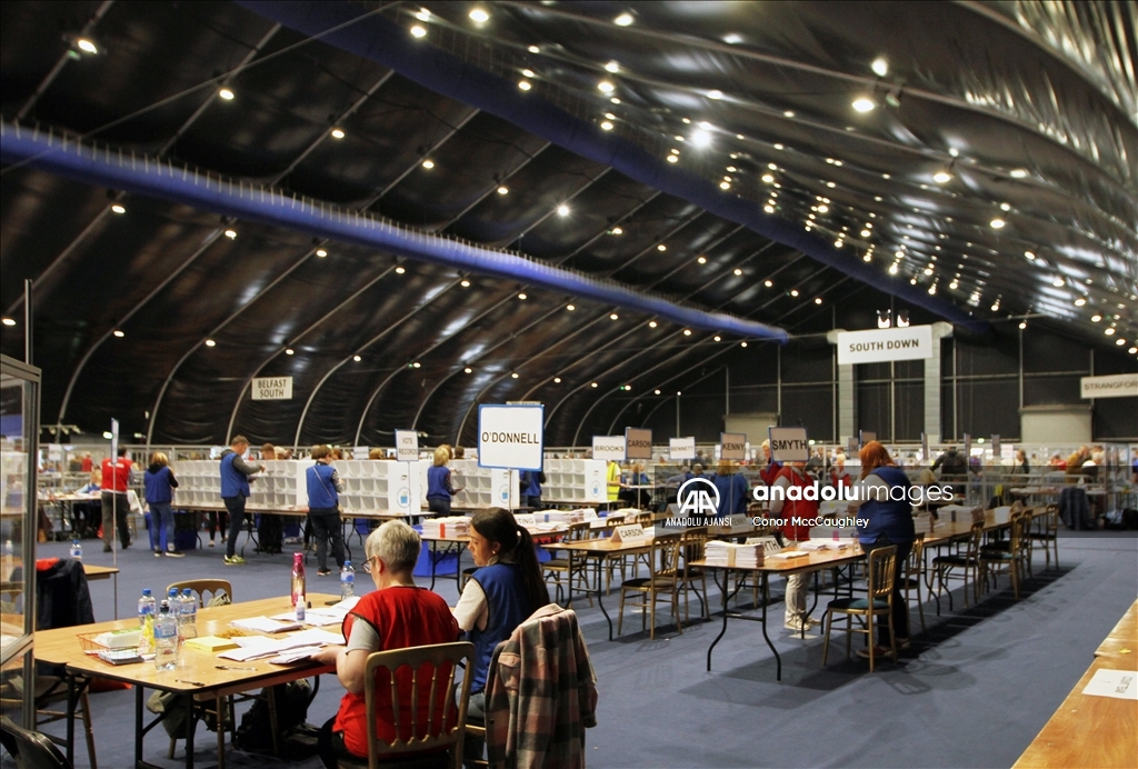 Kuzey İrlanda'daki yerel seçimlerde oy sayma işlemi başladı