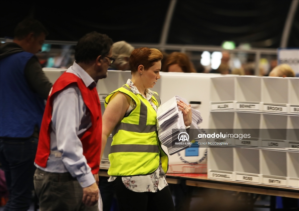 Kuzey İrlanda'daki yerel seçimlerde oy sayma işlemi başladı