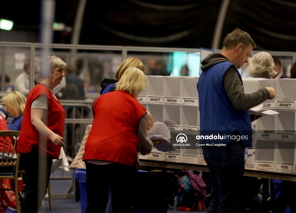 Kuzey İrlanda'daki yerel seçimlerde oy sayma işlemi başladı