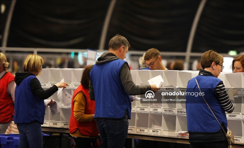 Kuzey İrlanda'daki yerel seçimlerde oy sayma işlemi başladı