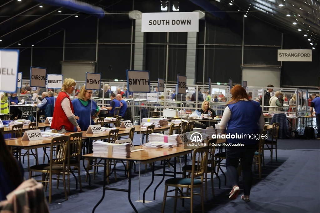 Kuzey İrlanda'daki yerel seçimlerde oy sayma işlemi başladı