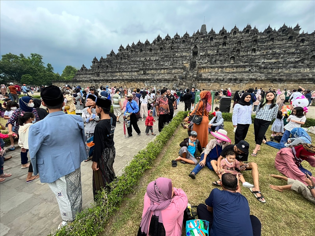 Warga kunjungi Candi Borobudur untuk habiskan libur Idulfitri