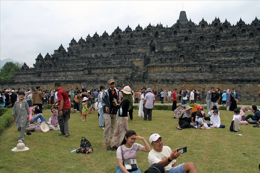 Warga kunjungi Candi Borobudur untuk habiskan libur Idulfitri