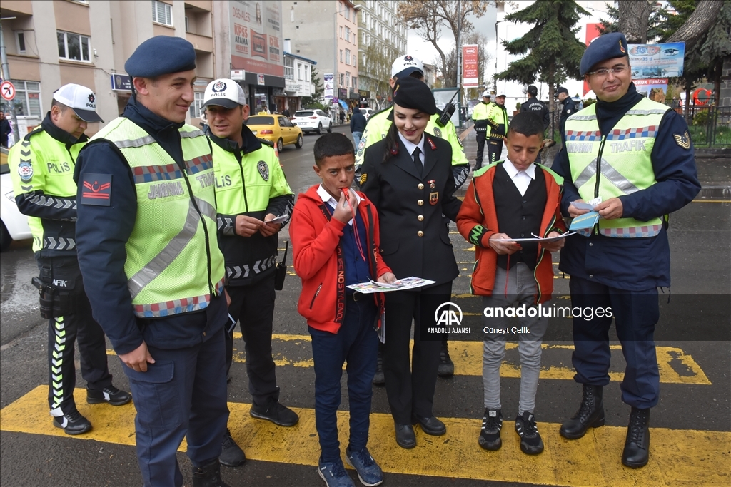 Doğu Anadolu'da “Yayalar için 5 adımda güvenli trafik” uygulaması yapıldı