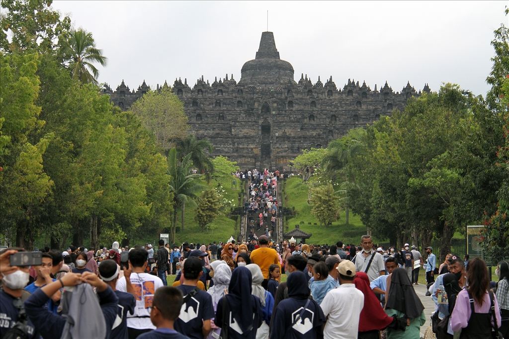 Warga kunjungi Candi Borobudur untuk habiskan libur Idulfitri