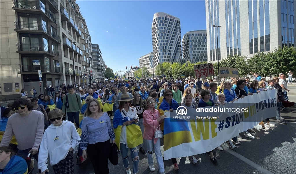 واصل المتظاهرون المسير إلى أمام مقر البرلمان الأوروبي في بروكسل