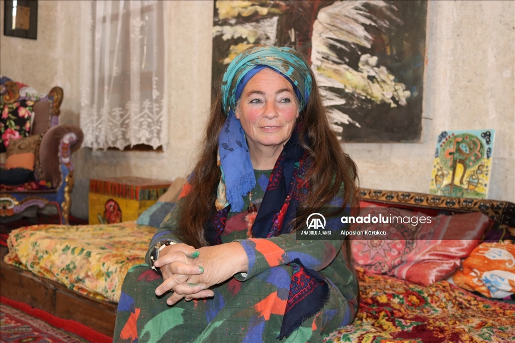 Alman ressam, sanat hayatını 32 yıl önce yerleştiği Kapadokya'da sürdürüyor