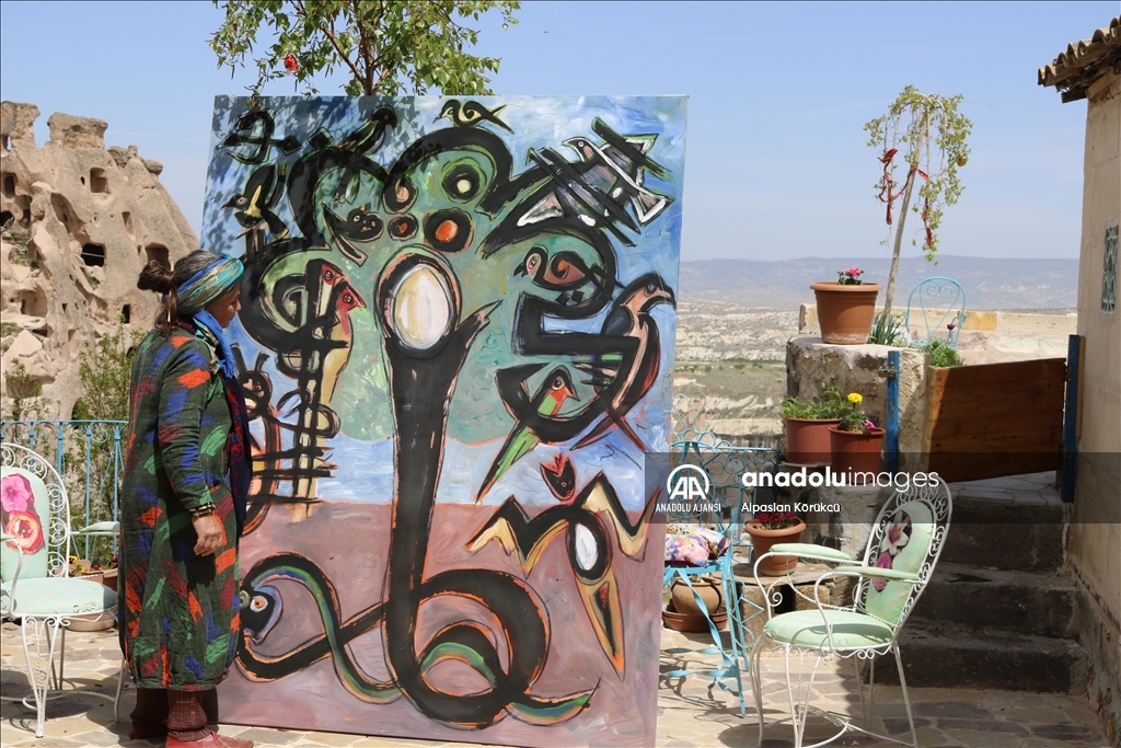 Alman ressam, sanat hayatını 32 yıl önce yerleştiği Kapadokya'da sürdürüyor