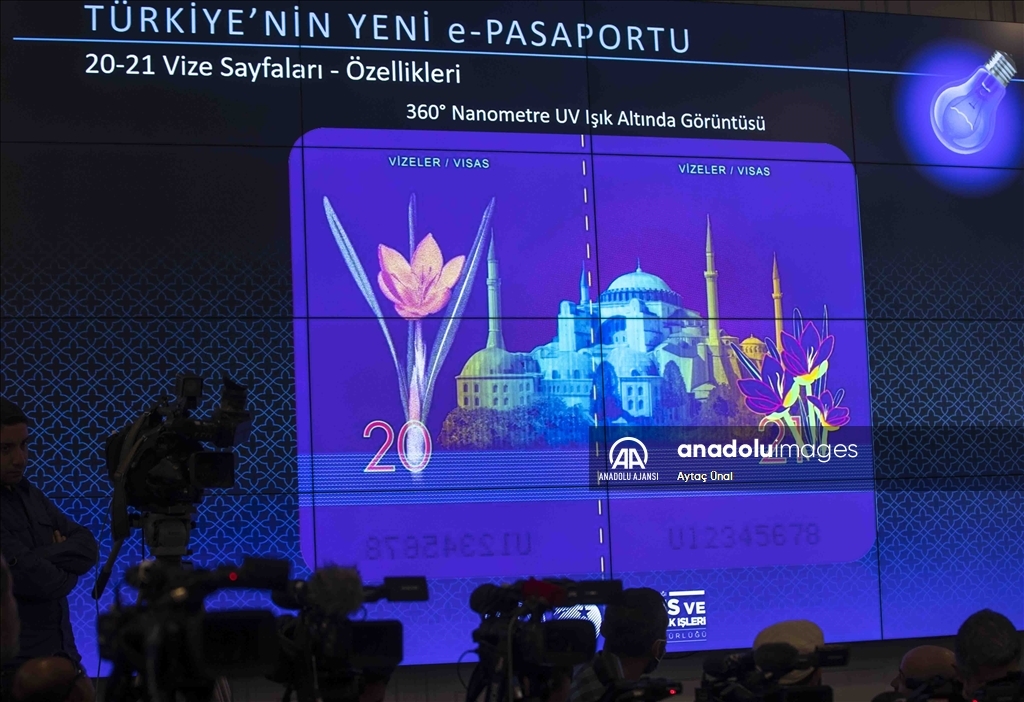 Bakan Soylu, yerli pasaport ve yeni sürücü belgesinin tanıtımını yaptı