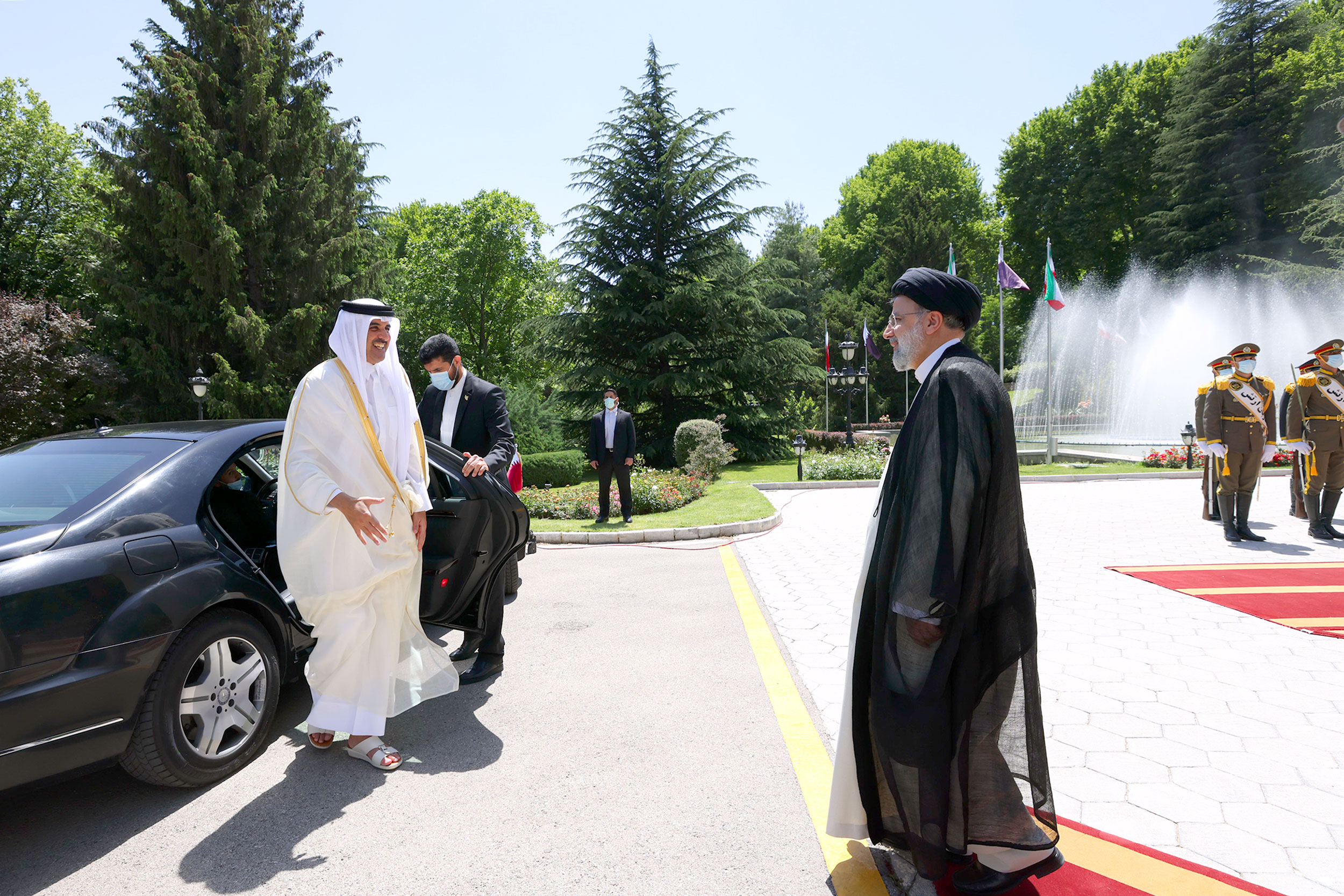   استقبال رسمی رئيس‌جمهور ایران از امیر قطر