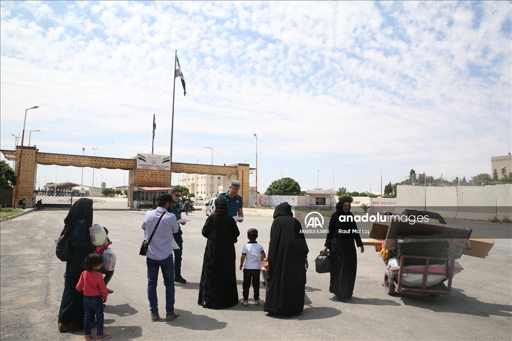 Suriyelilerin ülkelerine gönüllü geri dönüşleri sürüyor