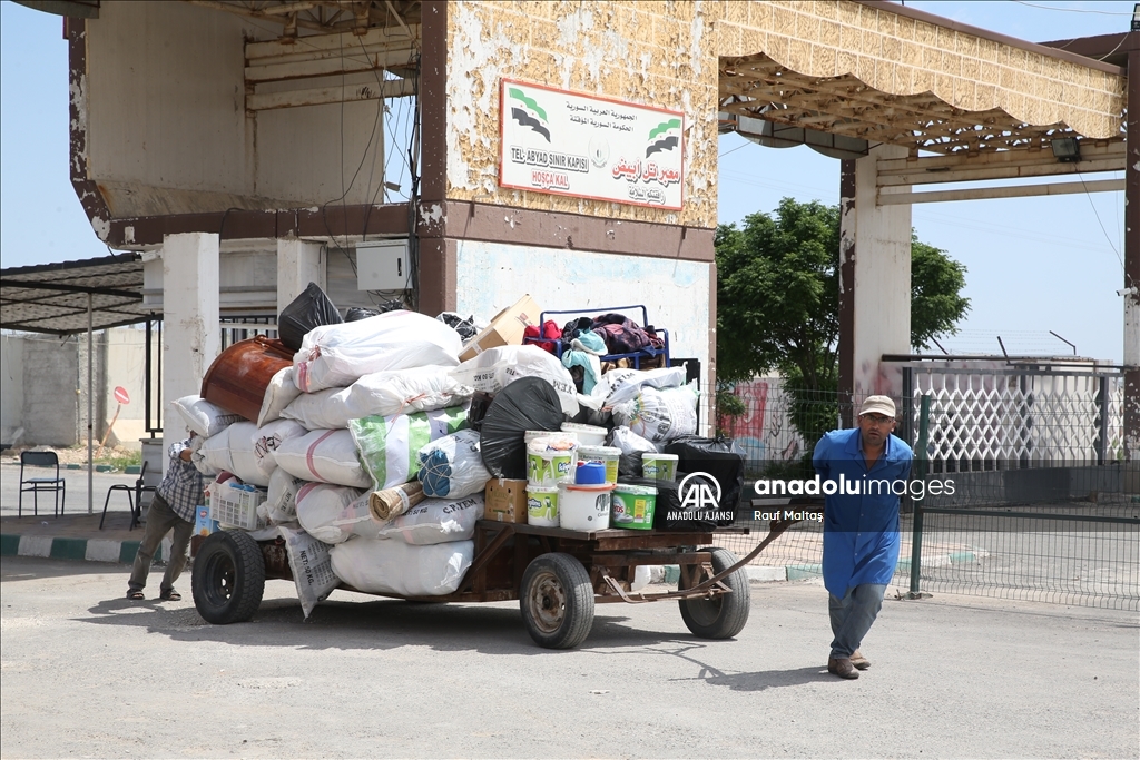 Suriyelilerin ülkelerine gönüllü geri dönüşleri sürüyor