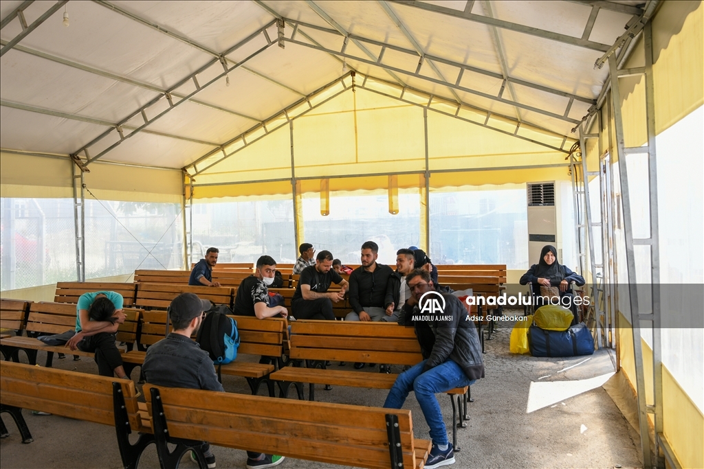 Suriyelilerin ülkelerine gönüllü geri dönüşleri sürüyor