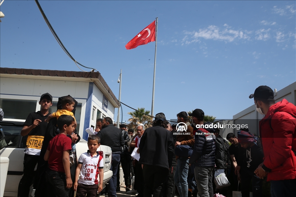 Suriyelilerin ülkelerine gönüllü geri dönüşleri sürüyor