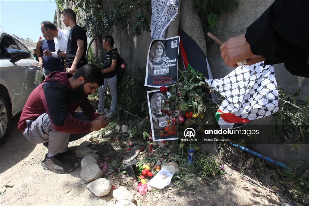 موقع مقتل الصحفية "أبو عاقلة" يتحوّل إلى مزار