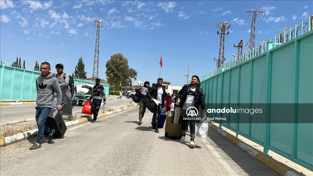 Suriyelilerin ülkelerine gönüllü geri dönüşleri sürüyor