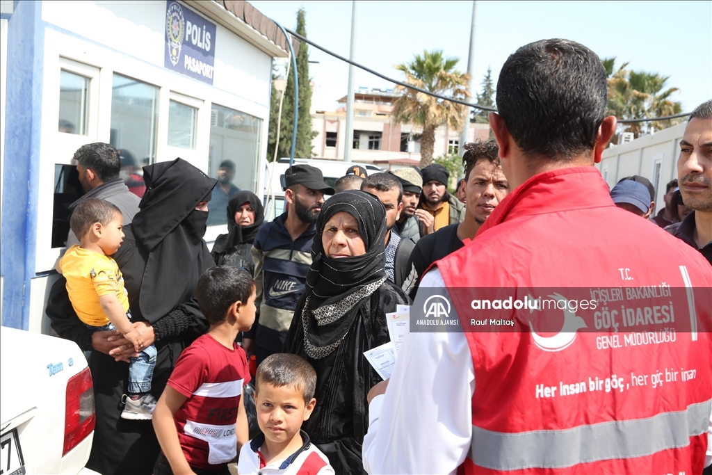 Suriyelilerin ülkelerine gönüllü geri dönüşleri sürüyor