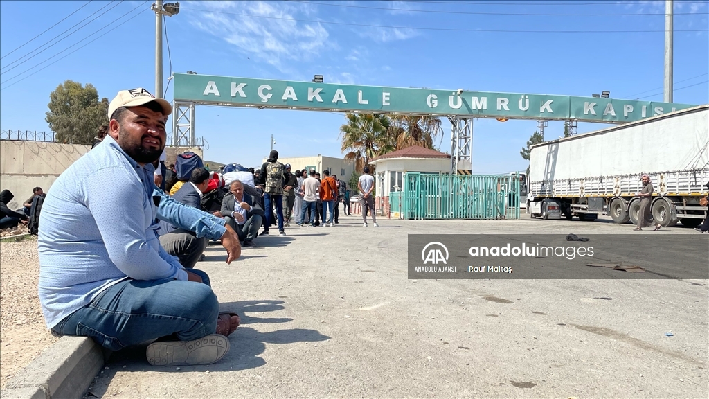 Suriyelilerin ülkelerine gönüllü geri dönüşleri sürüyor